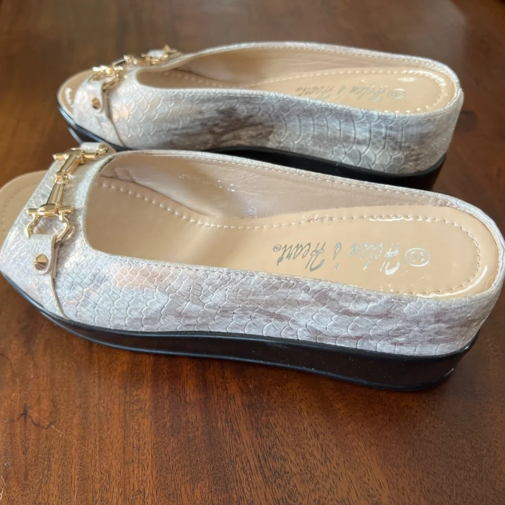 Helen's Heart Snake Print Size 10 Wedge Shoes NWOB - Picture 4 of 6